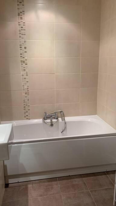 3 Bedroom Penthouse Apartment In Larne Exteriör bild